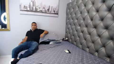 Snapshot of menxtop chatting on 03/18/26, 02:26 Tony and David online show from 03/18/26, 02:26