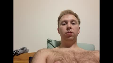 Snapshot of meow732 chatting on 11/16/25, 09:04 meow732 online show from 11/16/25, 09:04