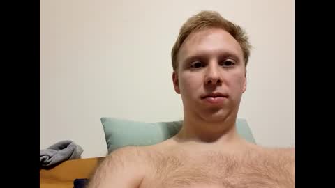 Snapshot of meow732 chatting on 11/19/25, 12:43 meow732 online show from 11/19/25, 12:43