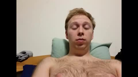 Snapshot of meow732 chatting on 11/26/25, 03:18 meow732 online show from 11/26/25, 03:18