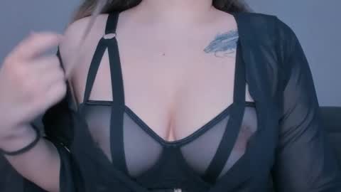 Snapshot of meow_rinnie chatting on 06/04/26, 10:21 My links --- online show from 06/04/26, 10:21