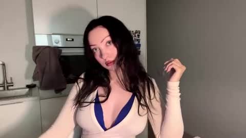Snapshot of meowalika chatting on 07/06/26, 05:04 MeowAlika online show from 07/06/26, 05:04