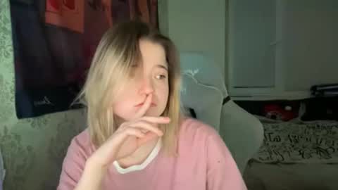 Snapshot of meowki4 chatting on 01/02/25, 10:11 meowme online show from 01/02/25, 10:11