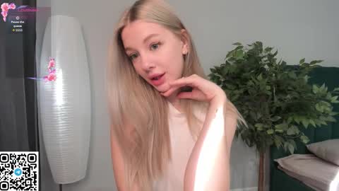 Snapshot of meowmonica chatting on 09/18/25, 08:05 Monica online show from 09/18/25, 08:05
