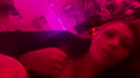 Snapshot of meowzers777 chatting on 12/21/24, 09:33 meowzers777 online show from 12/21/24, 09:33