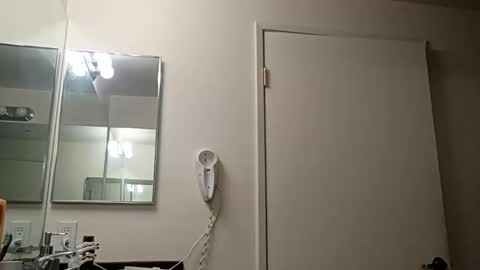 Snapshot of meowzers777 chatting on 11/20/25, 07:24 meowzers777 online show from 11/20/25, 07:24