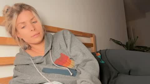 mer_kel online show from 04/30/26, 10:36
