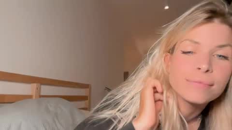 mer_kel online show from 05/05/26, 10:18