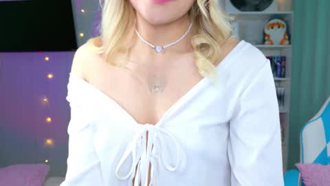 Molly online show from 12/05/25, 04:21