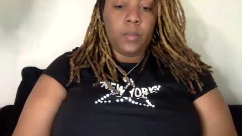 mercedesbuxxx online show from 11/22/25, 07:35