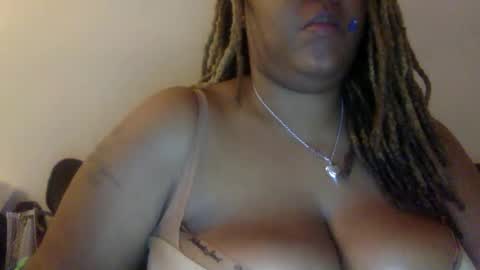 mercedesbuxxx online show from 12/01/25, 05:12