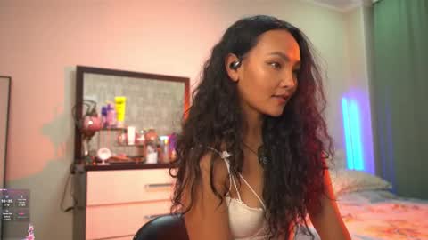 Snapshot of mercedesss_8 chatting on 12/18/25, 11:38 Next show on 03 Dec online show from 12/18/25, 11:38