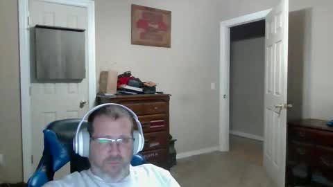 Snapshot of mercer1977 chatting on 05/19/26, 02:56 mercer1977 online show from 05/19/26, 02:56
