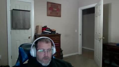 Snapshot of mercer1977 chatting on 05/23/26, 06:23 mercer1977 online show from 05/23/26, 06:23