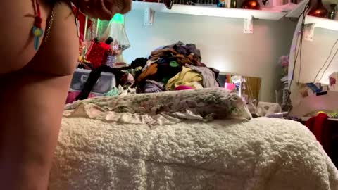 Snapshot of merelyalover chatting on 12/27/24, 11:28 gurlnips online show from 12/27/24, 11:28