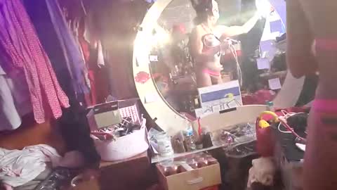 Snapshot of merelyalover chatting on 01/21/25, 11:55 gurlnips online show from 01/21/25, 11:55