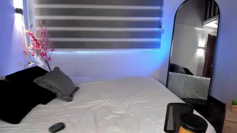 Snapshot of merida_taylor_ chatting on 09/17/25, 12:51 Merida online show from 09/17/25, 12:51
