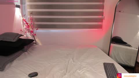 Snapshot of merida_taylor_ chatting on 09/23/25, 01:14 Merida online show from 09/23/25, 01:14
