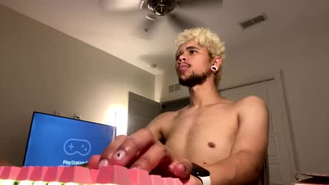 Snapshot of merlinharriss chatting on 02/25/25, 04:35 Merlinz Magic online show from 02/25/25, 04:35