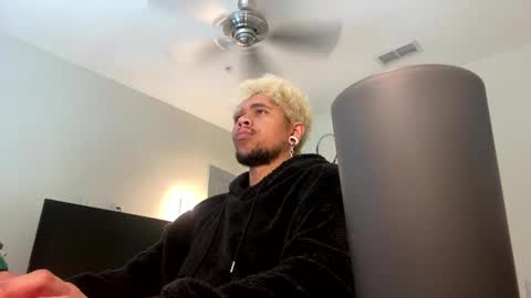 Snapshot of merlinharriss chatting on 02/28/25, 06:31 Merlinz Magic online show from 02/28/25, 06:31