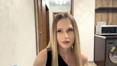 Snapshot of merrileesmoldt chatting on 07/05/26, 01:18 Stefani online show from 07/05/26, 01:18