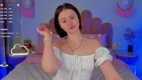 Snapshot of merylew chatting on 02/25/25, 06:36 Anna online show from 02/25/25, 06:36