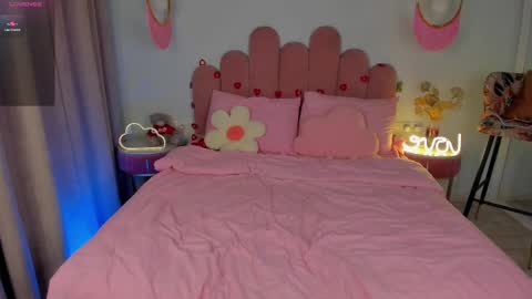 Snapshot of merylew chatting on 03/01/25, 12:56 Anna online show from 03/01/25, 12:56