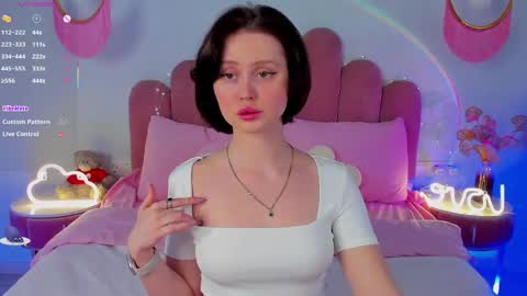 Snapshot of merylew chatting on 03/07/25, 06:35 Anna online show from 03/07/25, 06:35