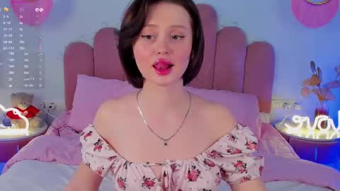 Snapshot of merylew chatting on 03/09/25, 09:35 Anna online show from 03/09/25, 09:35