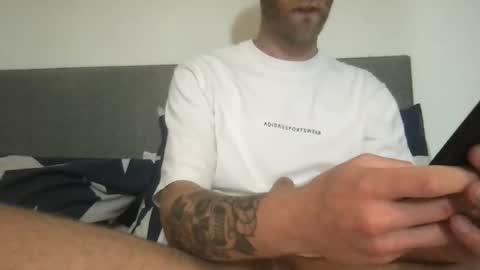 messageme11 online show from 04/26/26, 01:42