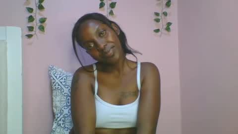 Snapshot of messyluna chatting on 06/22/26, 09:12 meggy and bree online show from 06/22/26, 09:12