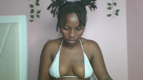Snapshot of messyluna chatting on 07/18/26, 02:38 meggy and bree online show from 07/18/26, 02:38