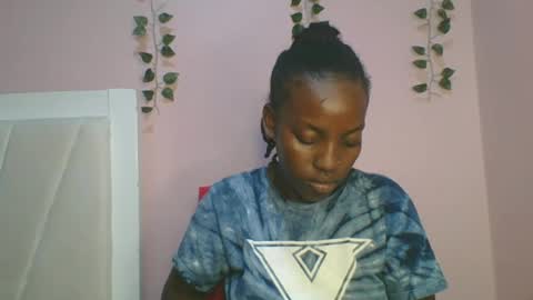 Snapshot of messyluna chatting on 07/27/26, 06:09 meggy and bree online show from 07/27/26, 06:09