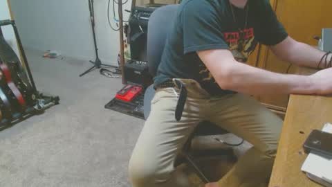 Snapshot of metalsharkk chatting on 02/06/25, 10:32 metalsharkk online show from 02/06/25, 10:32