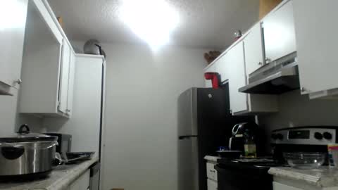 Snapshot of metalshop chatting on 12/02/24, 01:14 Mommy Jaxx online show from 12/02/24, 01:14