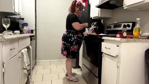 Snapshot of metalshop chatting on 12/07/24, 11:34 Mommy Jaxx online show from 12/07/24, 11:34