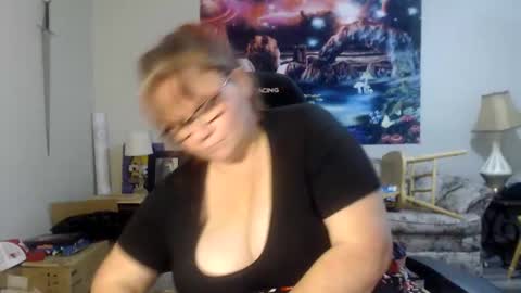 Snapshot of metalshop chatting on 12/09/24, 04:01 Mommy Jaxx online show from 12/09/24, 04:01