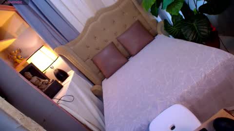 Snapshot of metawinathan chatting on 10/28/25, 03:32 myka online show from 10/28/25, 03:32