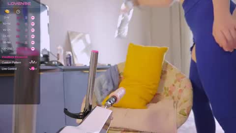 Snapshot of meukotis chatting on 09/10/25, 08:25 Stella online show from 09/10/25, 08:25