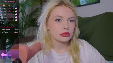 Snapshot of meukotis chatting on 09/29/25, 06:40 Stella online show from 09/29/25, 06:40