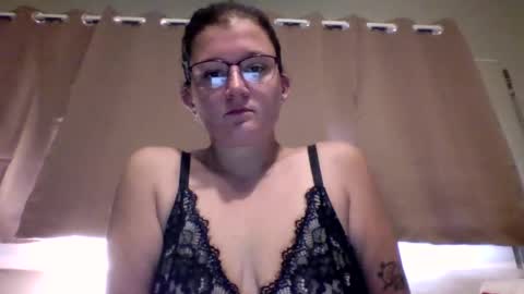 Snapshot of meveler22 chatting on 07/05/26, 02:24 Angela online show from 07/05/26, 02:24