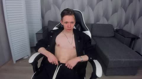 Snapshot of meverik_oushen chatting on 04/18/26, 05:44 MEVERIK OUSHEN online show from 04/18/26, 05:44