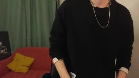Snapshot of meverik_oushen chatting on 05/08/26, 12:43 MEVERIK OUSHEN online show from 05/08/26, 12:43