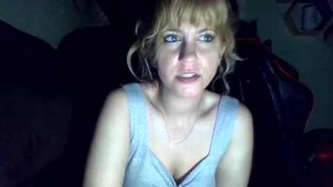 Snapshot of mezzy69 chatting on 04/15/26, 08:43 mezzy69 online show from 04/15/26, 08:43