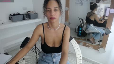 Snapshot of mhulattahot_ chatting on 01/27/25, 12:22 Mulata Spencer online show from 01/27/25, 12:22