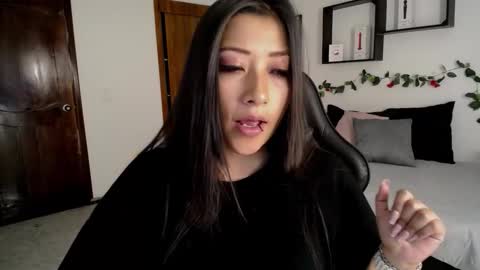 Mia zoe online show from 10/24/25, 02:35