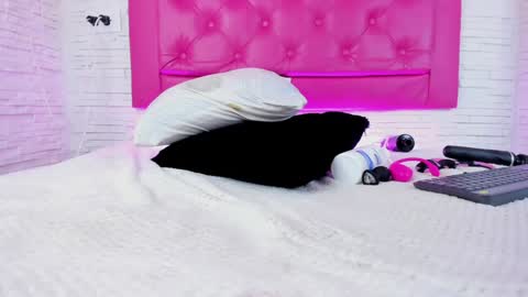 Snapshot of mia__099 chatting on 01/29/25, 11:25 Mia Blonde online show from 01/29/25, 11:25