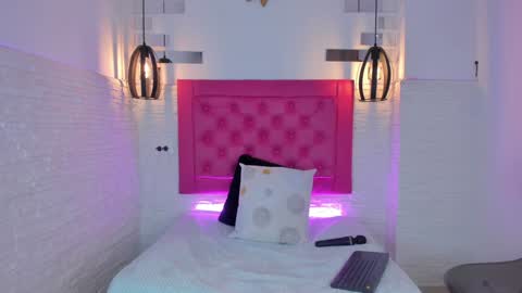 Snapshot of mia__099 chatting on 01/30/25, 07:15 Mia Blonde online show from 01/30/25, 07:15