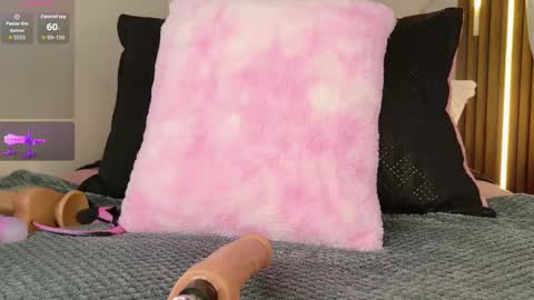 Snapshot of mia__099 chatting on 10/19/25, 08:09 Mia Blonde online show from 10/19/25, 08:09