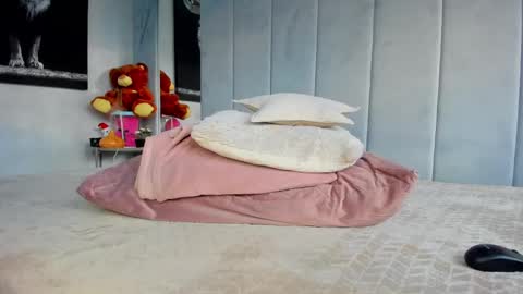 Mia  Milan online show from 03/03/25, 05:20